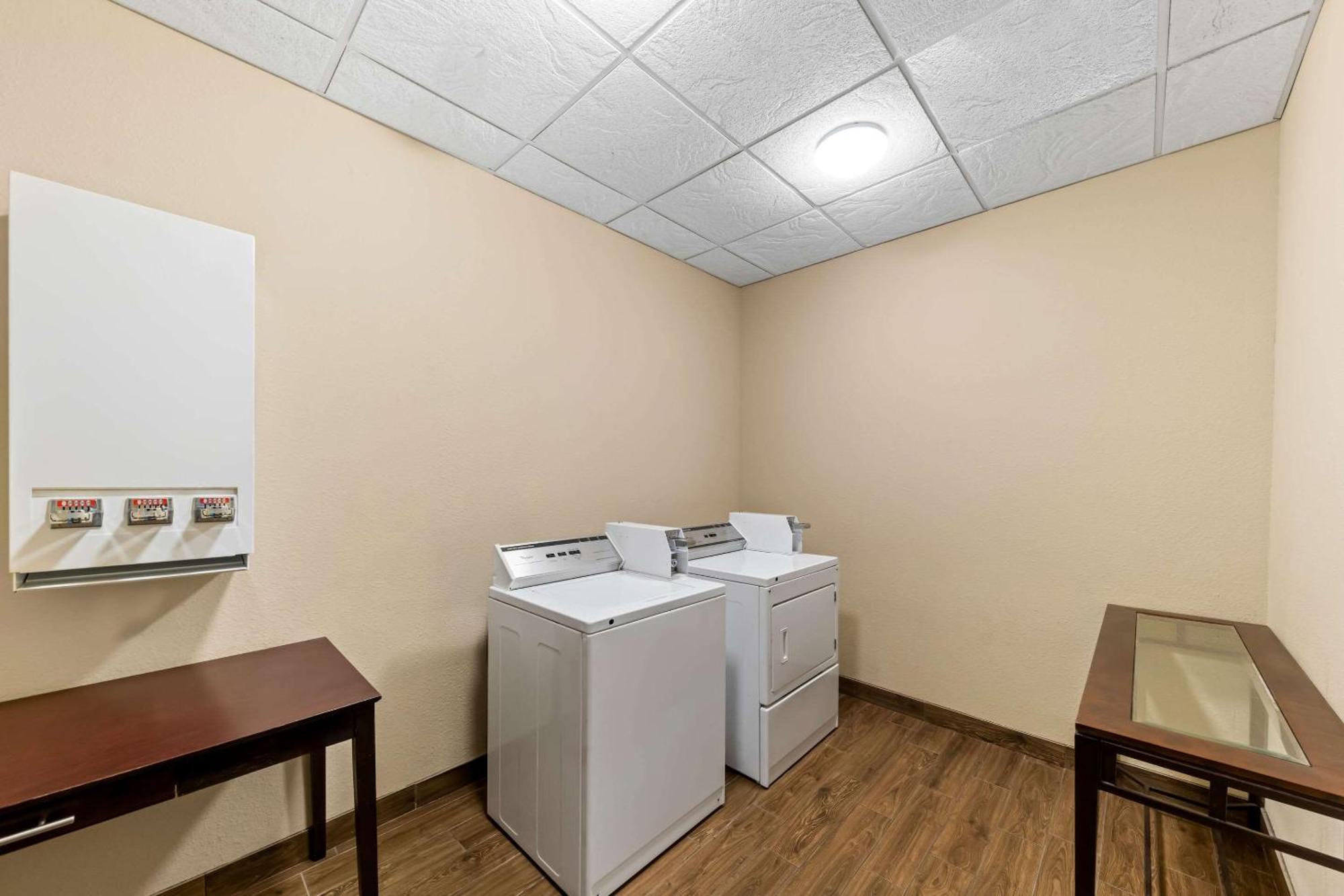 Comfort Inn & Suites Near Lake Lewisville Corinth Extérieur photo